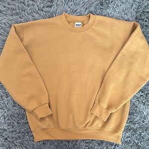 Gildan Men's Crewneck Sweater in Warm Tan